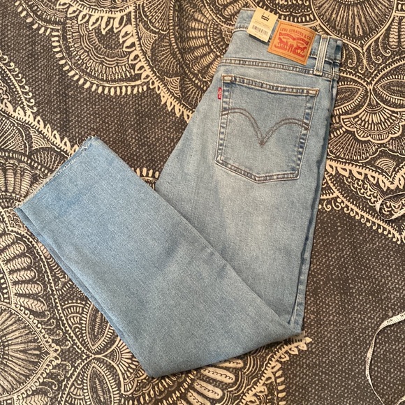 Levi’s Wedgie Straight Leg size 29 Length 28 NWT - Picture 1 of 4
